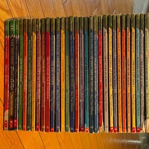 Lot of 28 magic treehouse books
